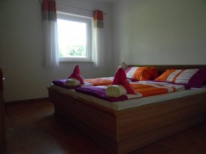 M 2013.06.04 - 13.15.22 - Ferienhaus 2 - Schlafzimmer 1